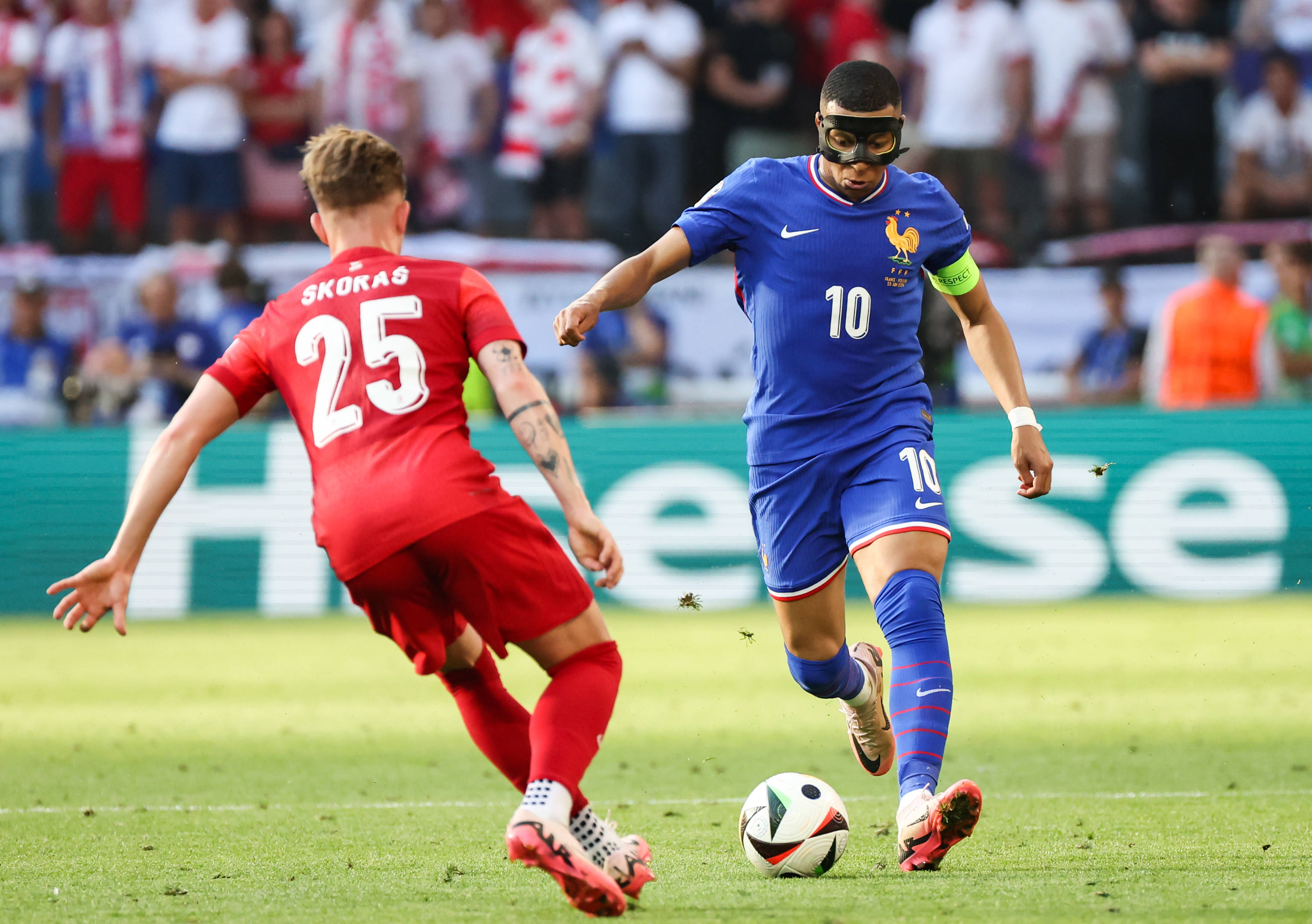 开云新版-包含姆巴佩意外战胜尤文图斯，重返赛场引爆全场！赛场气氛高涨的词条