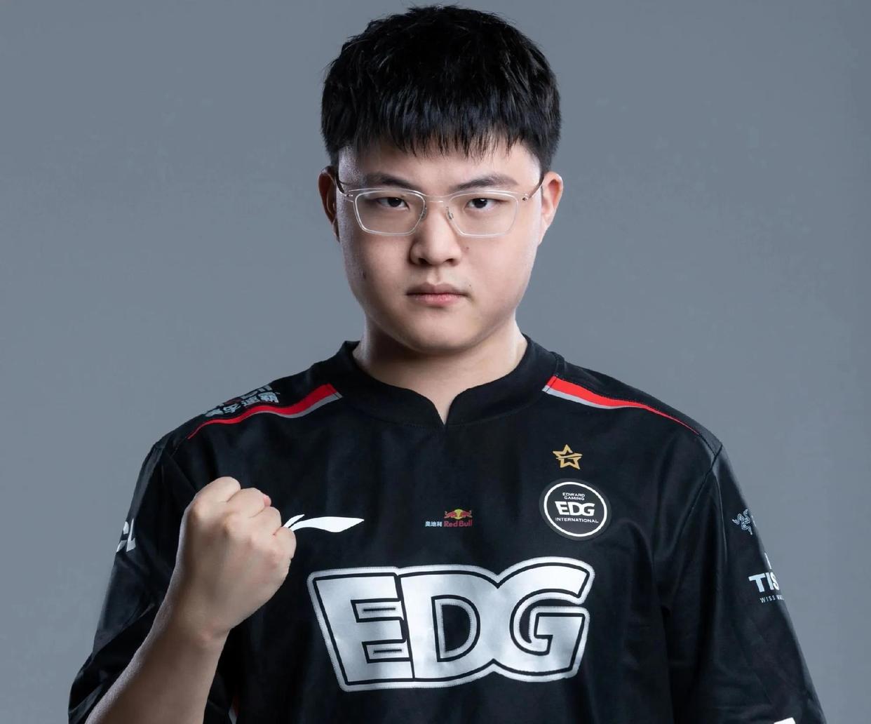 开云新版-包含Uzi连续二十场比赛得分超过重要助攻，瑞士队不断突破！比赛高潮迭起的词条